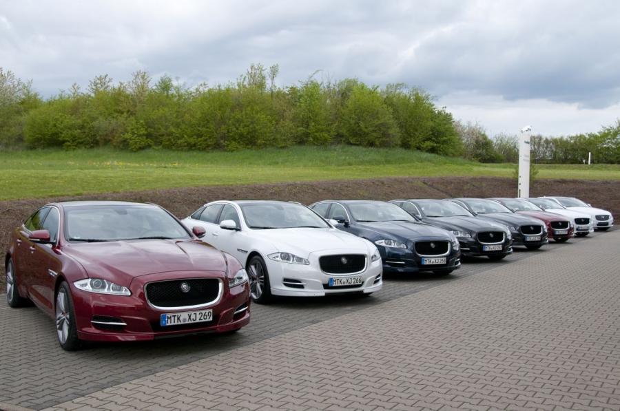  Jaguar XJ Sport 2012 года  (фото 17 из 39)